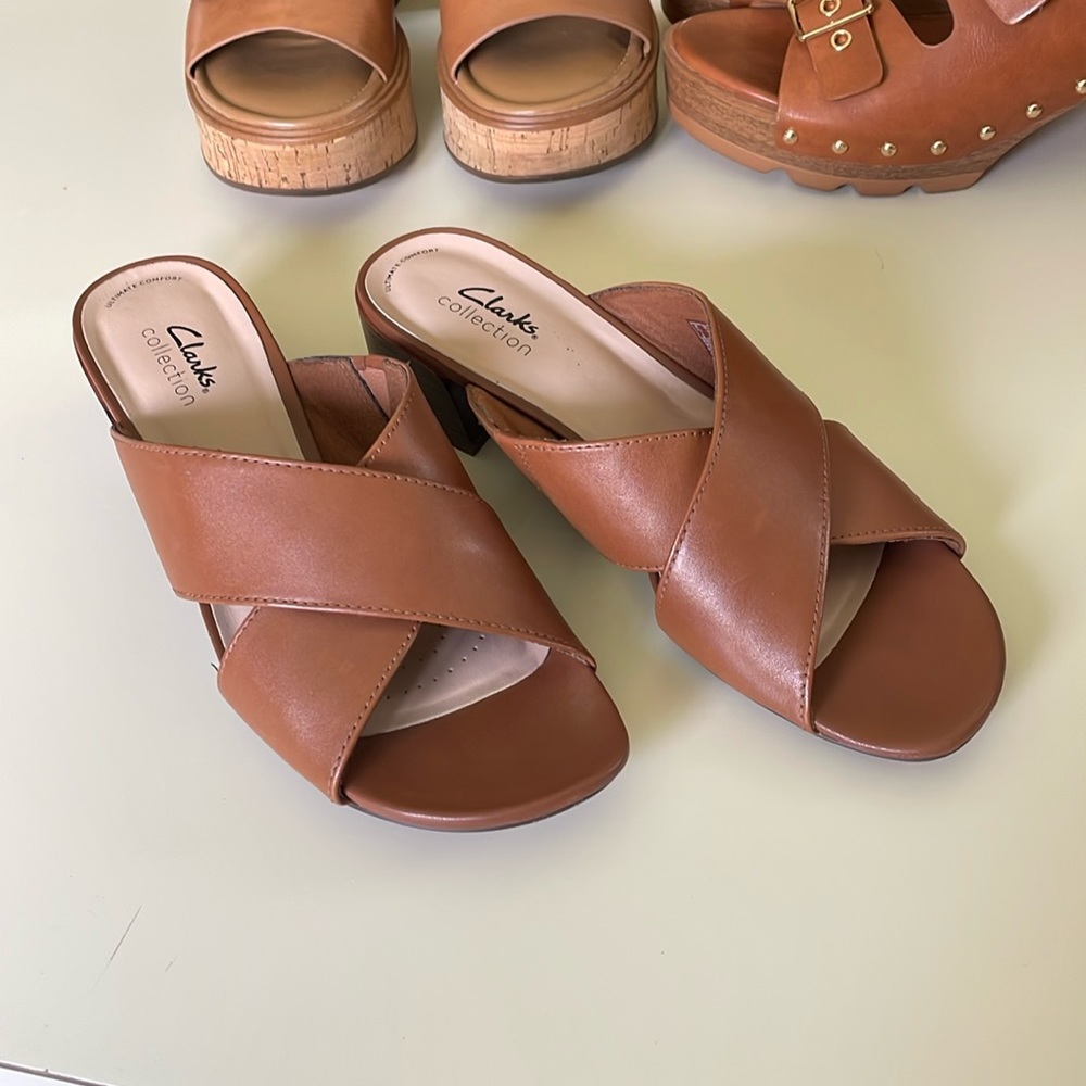 Clark’s Caroleigh Erin brown-tan leather open toe 2”heels size 10